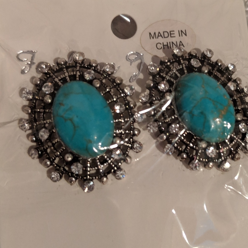 Turquoise post earrings‎